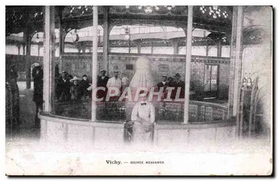 Bilhete postal antigo Vichy Source Mesdames