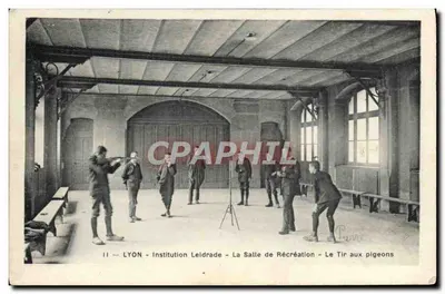 LYON - Instituição Leidrade - A Sala de Recreação - O Tiro aos Pombos