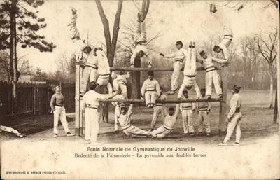 Escola Normal de Ginástica de Joinville — Redoute da Faisanderie — A pirâmide com as barras duplas — SIMI-BROMURE A. BREGER FRÈRES (DÉPOSÉ)