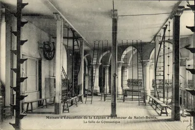 Casa de Educação da Legião de Honra de Saint-Denis — A Sala de Ginástica — Pierre Pielt, fot.