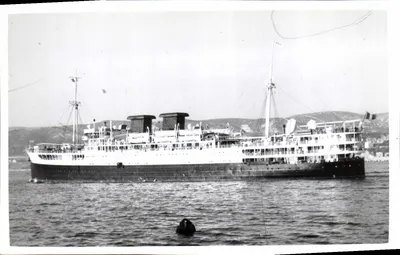 Navio a vapor — porto — número de série ilegível
