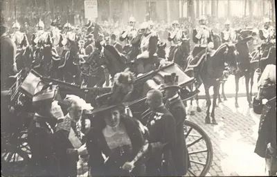 Cerimônia militar — procissão equina com carruagem — editor R. Gaillenouin, Paris
