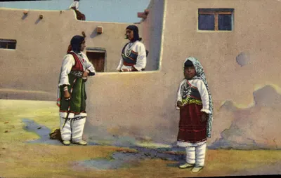 Índios Isleta — Saudações da Manhã — Isleta Pueblo, perto de Albuquerque, N.M. — Distribuído por J. R. Willis, Caixa Postal 655, Albuquerque, N.M.