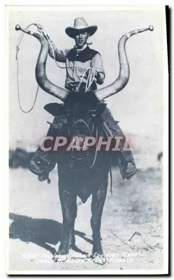 Bobby, o búfalo treinado — montado por um cowboy — editor desconhecido