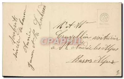 Mulher em vestido elegante — segurando um copo de coquetel — sob um mostrador de relógio decorado com sapatos — texto 'Bom Ano' — editor R. Lévy, n° 167 — Verso