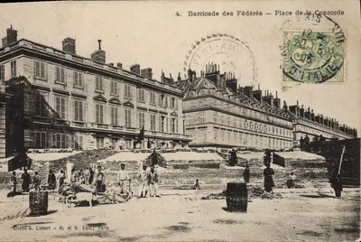 Barricada dos Federados — Praça da Concórdia — Cliché A. Liebert - Hr. et V. Edit., Paris