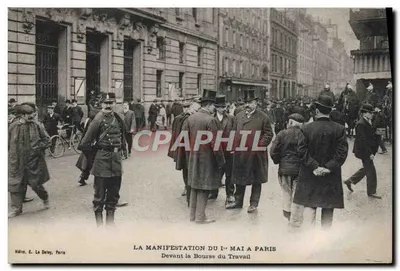 Manifestação do 1º de maio em Paris — Diante da Bolsa do Trabalho — Hélio, E. Le Dely, Paris