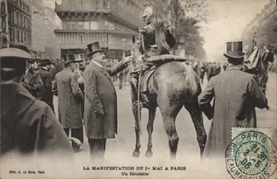 Manifestação do 1º de maio em Paris — Um Estafette — Hélio, E. La Daley, Paris
