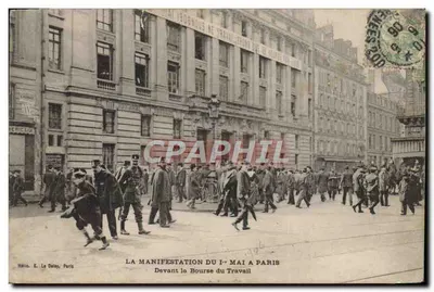 Manifestação do 1º de maio em Paris — Diante da Bolsa do Trabalho — E. Le Doley, Paris