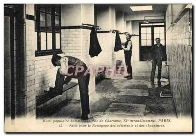Hôtel populaire hommes — 44 rue de Charonne, XIe arrondissement — Paris — Salle pour le nettoyage des vêtements et des chaussures