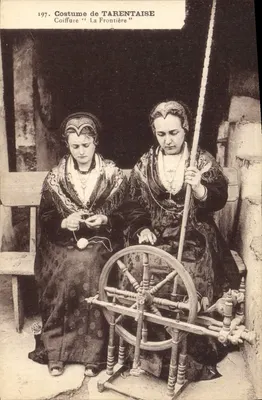Vestido de Tarentaise — Peinado "La Frontière" — Ed. Béroul, Bourg-Saint-Maurice
