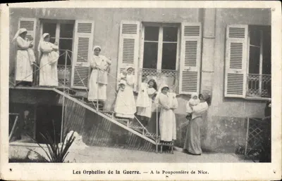 Les Orphelins de la Guerre — A la Pouponnière de Nice. — Éditeur : Les Orphelins de la Guerre