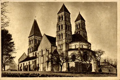 Moriénval (Oise) — A Igreja de Nossa Senhora (lado Sul) — Antiga igreja abbatial das Beneditinas — Foto P. Duclos, Pierrefonds