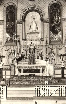 Interior de uma igreja — capela de Nossa Senhora da Natividade — Casa de Retiro de Montolieu (Aude)