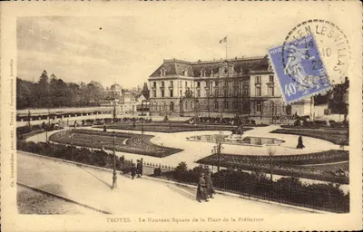 Troyes - Nowy plac Prefektury — Ca. Granddider, fot.-wyd. Troyes