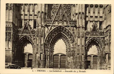 Troyes - Katedra - Zestaw trzech portalów — Harmigales
