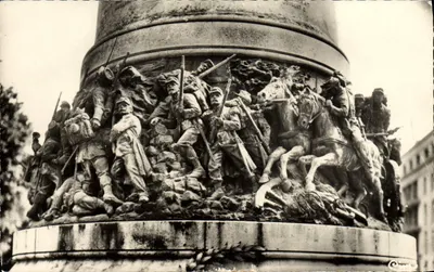 Troyes (Aube) — Pomnik Dzieci Aube (1870) — szczegół — Combier Impr. Maccon