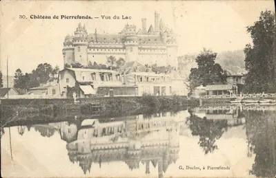 Zamek Pierrefonds — Widok z jeziora — G. Duclos, z Pierrefonds