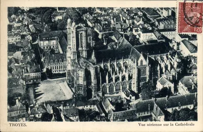 Troyes — Widok z lotu na katedrę — Wydawca: Éditions de Troyes, nr 20