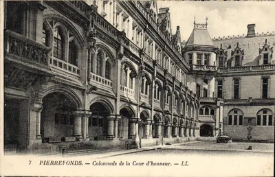 Pierrefonds — Kolumnada Sali Honorowej — LL