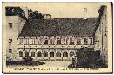 Nuits-Saint-Georges (Côte-d'Or) — Castelo de la Berchère — Pátio Interior — E. Bernay, editor