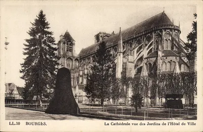 Bourges — A Catedral vista dos Jardins do Hotel de Ville — LL.10