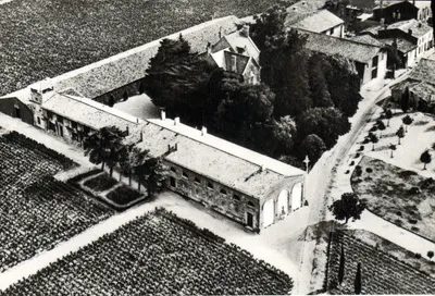 Castelo Mouton-Rothschild — em Pauillac (Gironde) — Edições Théojaac, Limoges