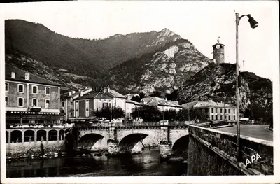 Tarascon-sur-Ariège — O Castelo e o Ponte sobre o Ariège — editor APA