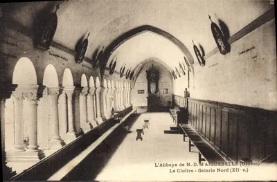 A Abadia de N.-D. de AIGUEBELLE (Drôme) — O Claustro - Galeria Norte (século XII)