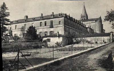 Abadia de Bassac — Vista geral ao sul-leste tirada das margens da Charente — Edições A. Gilbert, Jarnac