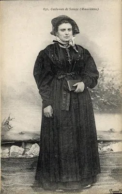 Vestidos de Saboya (Maurienne) — mujer en traje tradicional — editor BzC, n° 631