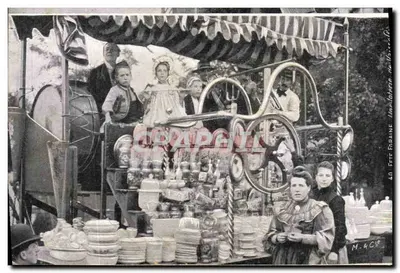 Bilhete postal antigo Fête Foraine Uma loteria de louça Crianças