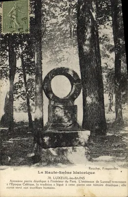 La Haute-Saône histórica — Antiga pedra druidica dentro do parque de Luxeuil-les-Bains — Reuchet, Fougerolles