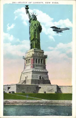 Statue of Liberty, New York — vue avec avion biplan — éditeur Manhattan Post Card Co., n° 25375