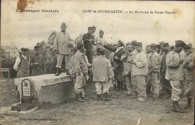 Bilhete postal antigo Auvergne Camp de Bourg Lastic O vendedor de Cartões Postais Militaria TOP