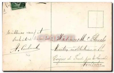 लाल सूट में एक महिला और टोपी — 19 वीं शताब्दी के अंत के वस्त्र — निर्माता अज्ञात — पीछे