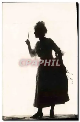 Silhueta de uma mulher com vestido da época — número de série não visível