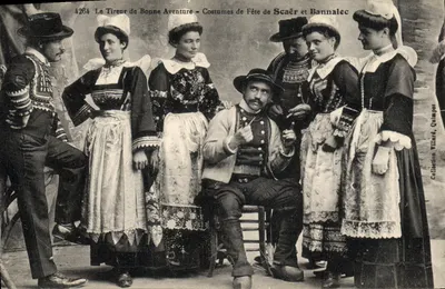 O Tirador de Boa Sorte — Trajes de Festa de Scaër e Bannalec — Coleção Villiard, Quimper