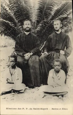Missions dos P.P. do Santo Espírito — Mestres e Alunos — Fototipia J. Bienaimé, Reims