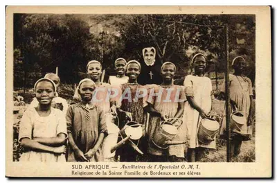 ÁFRICA DO SUL — Auxiliares do Apostolado O.M.I. Religiosa da Santa Família e suas alunas