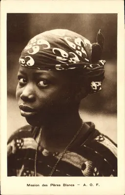 Mulher africana jovem — Missão dos Padres Brancos — A.O.F. — Edições Dillen