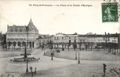 Vitry-le-François — La Place et la Caisse d'Epargne — Imprimerie A. Hugues & Cie
