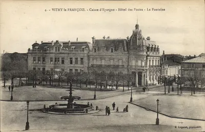 Vitry-le-François - Caisse d'Épargne - Hôtel des Postes - La Fontaine