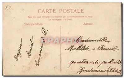 Joven mujer en vestido adornado — editor M. 1826 — sello verde 1907 — Reverso