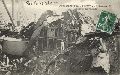 Catastrophe du « Liberté » — Déblaiement des Passerelles — Édit. Esper & Ghiaquilli - Couloum