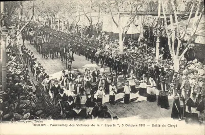 Toulon - Funérailles des Victimes de la 'Liberté', 3 Octobre 1911 — Défilé du Clergé — Esper Alran, phot. Toulon