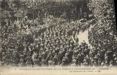 Funérailles des victimes de la terrible catastrophe du "Liberté" — Les Survivants du Liberté — LL