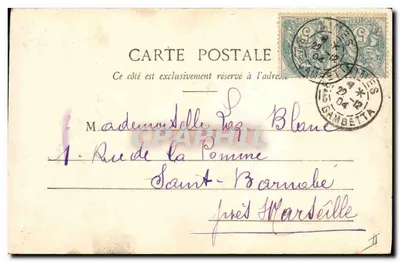 Mulher sorridente — vista através de uma abertura em forma de losango em uma parede de madeira — editada por Y e do mundo, n° 100 — Verso