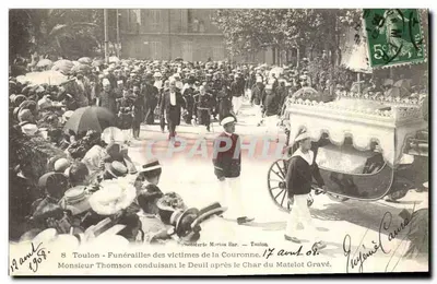 Toulon - Funérailles des victimes de la Couronne — Monsieur Thomson conduisant le Deuil après le Char du Matelot Gravé — Phototypie Marius Bar, Toulon