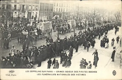 Les Zeppelins sur Paris — Crimes odieux des pirates boches — Les funérailles nationales des victimes — Visé, Paris